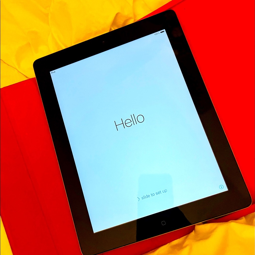Tablet: IPad 2 with two usb chargers and IPad case. Great condition😀!